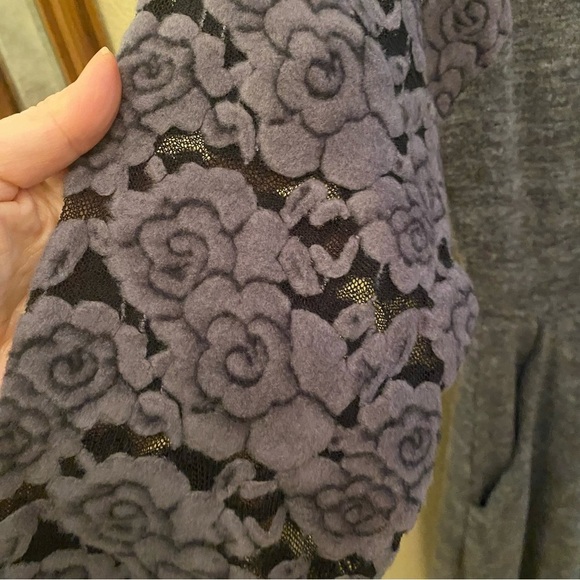 NWT~TORRID Super Soft Plush Gray Floral Sleeves Midi Dress Size 00 (M/L) - Picture 4 of 11